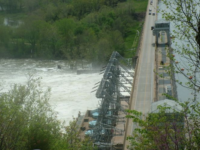The Bagnell Dam and the Osage River as seen from the Ovelook. 
