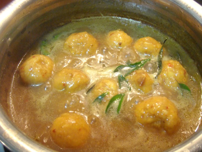 Paruppu Urundai Kuzhambu