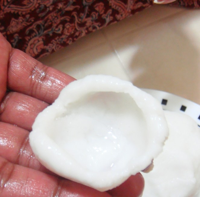 Little cups for filling Poornam